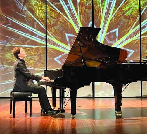 Steve Barakatt Performs His World-Renowned Compositions at the Cairo Opera House