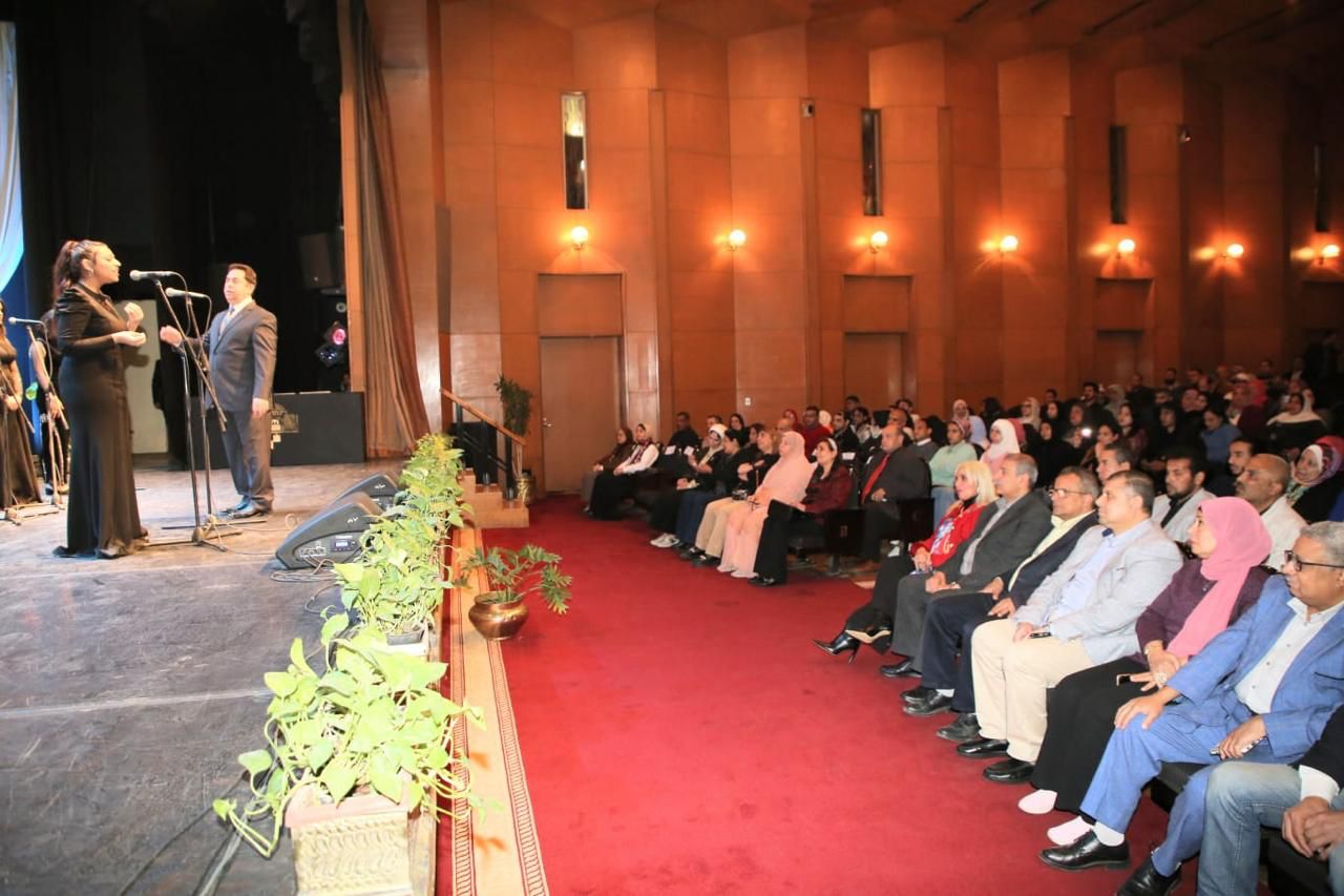 الأوبرا تحتفل بالأم المثالية وتكرم عدد من ابناءها