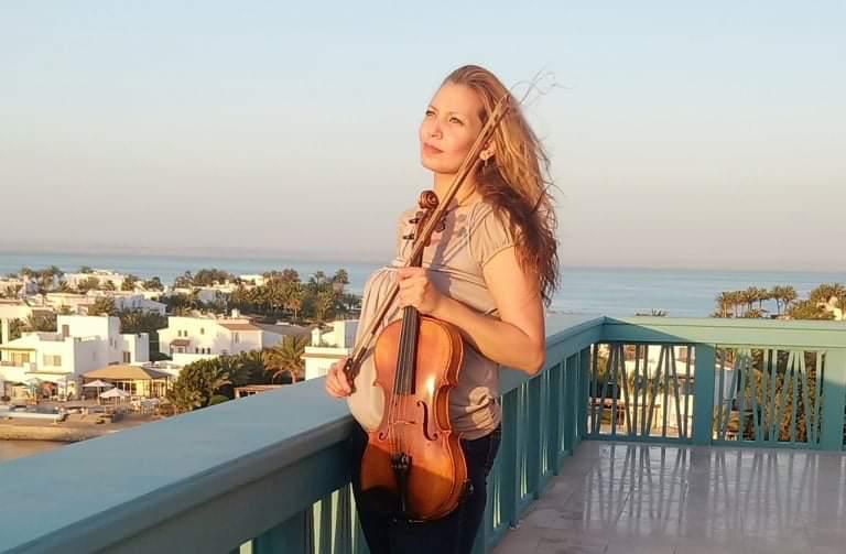 فيولا رشا يحيى بين الشرق والغرب فى الاوبرا