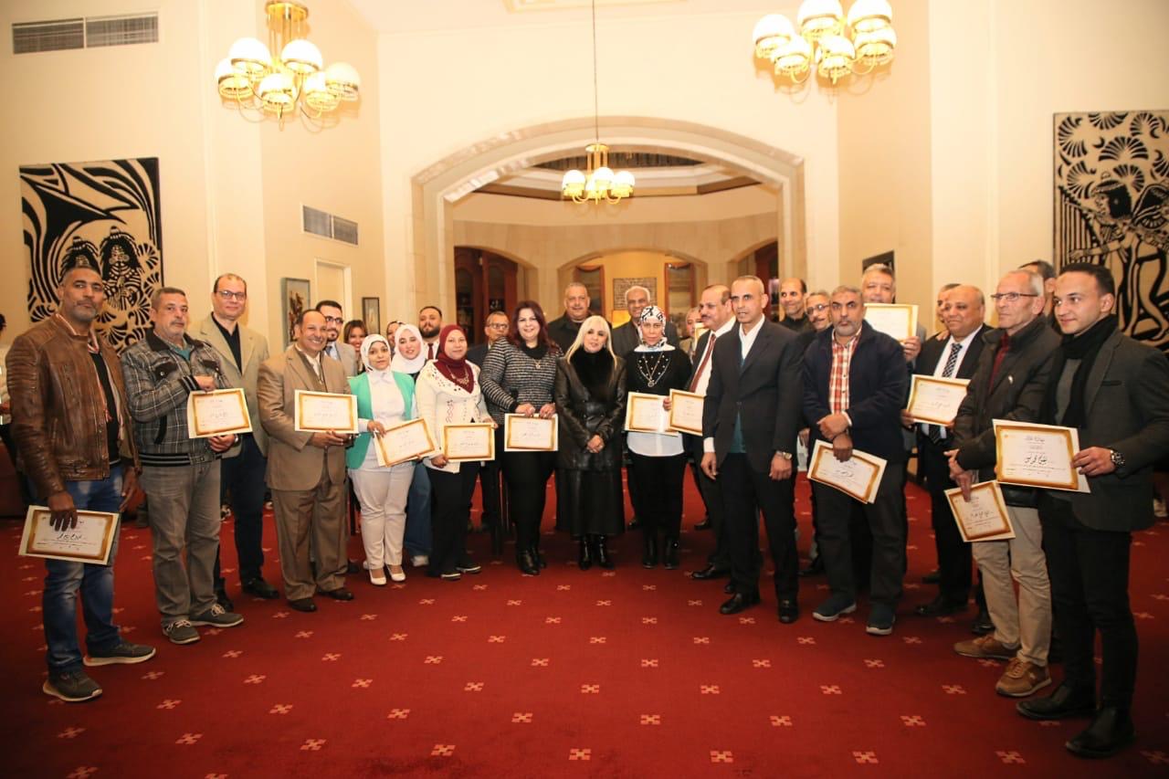 رئيسة الأوبرا تكرم عدداً من العاملين المتميزين
