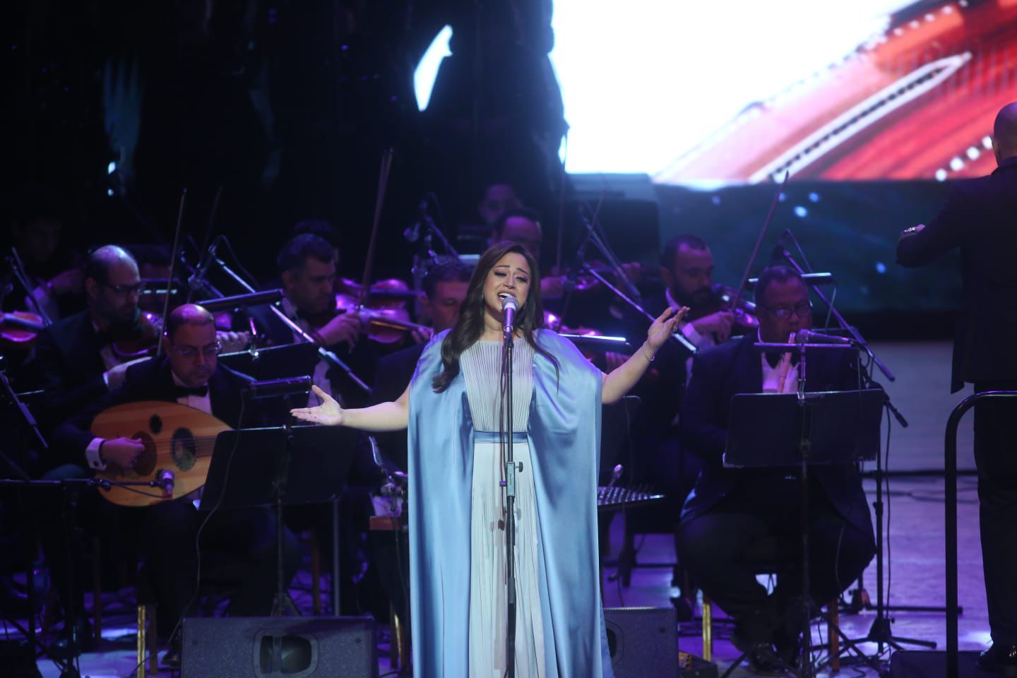 بحفل كامل العدد :  سهرة طرب بين ريهام عبد الحكيم ونجوم الأوبرا على المسرح الكبير