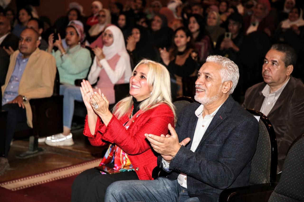 الأوبرا تحتفل بالأم المثالية وتكرم عدد من ابناءها (1)