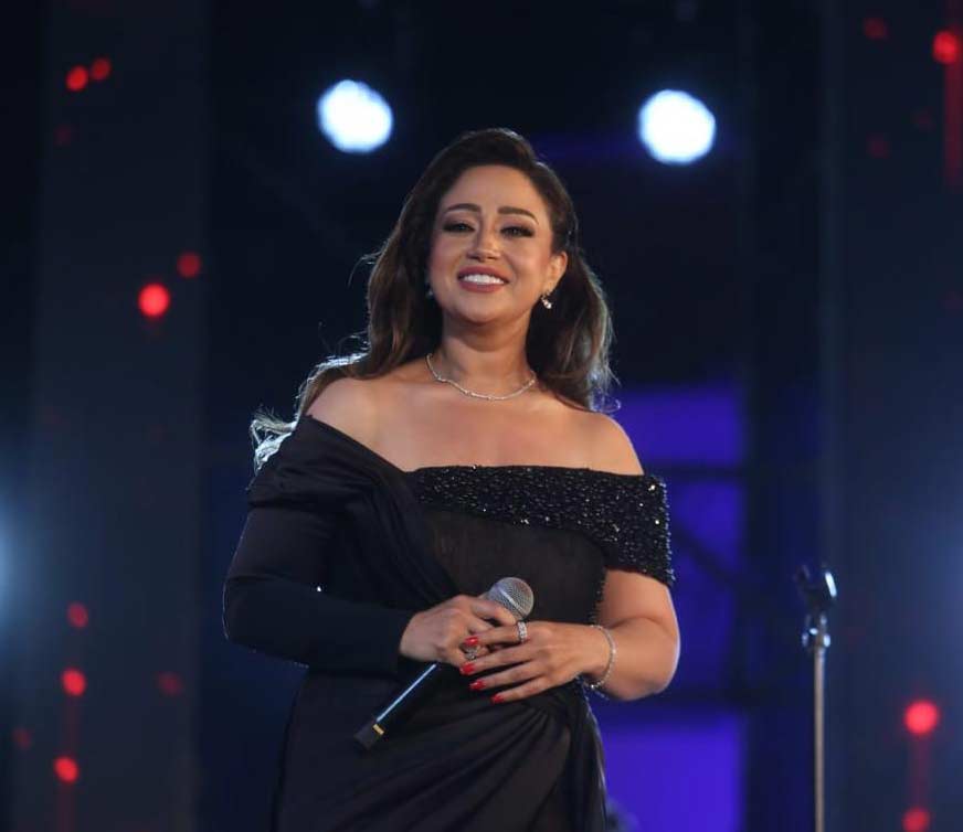 الحلو وريهام عبد الحكيم على مسرح النافورة